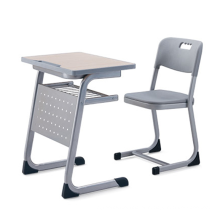 Mesa de metal de metal e cadeira
